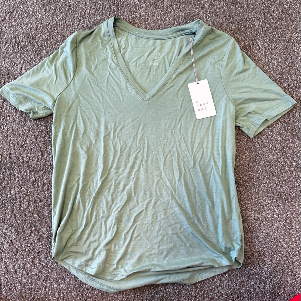 A New Day Women’s XS Green Short Sleeve V-Neck T-Shirt